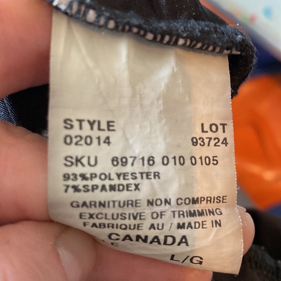 Beautiful silky top - Picture 4 of 4